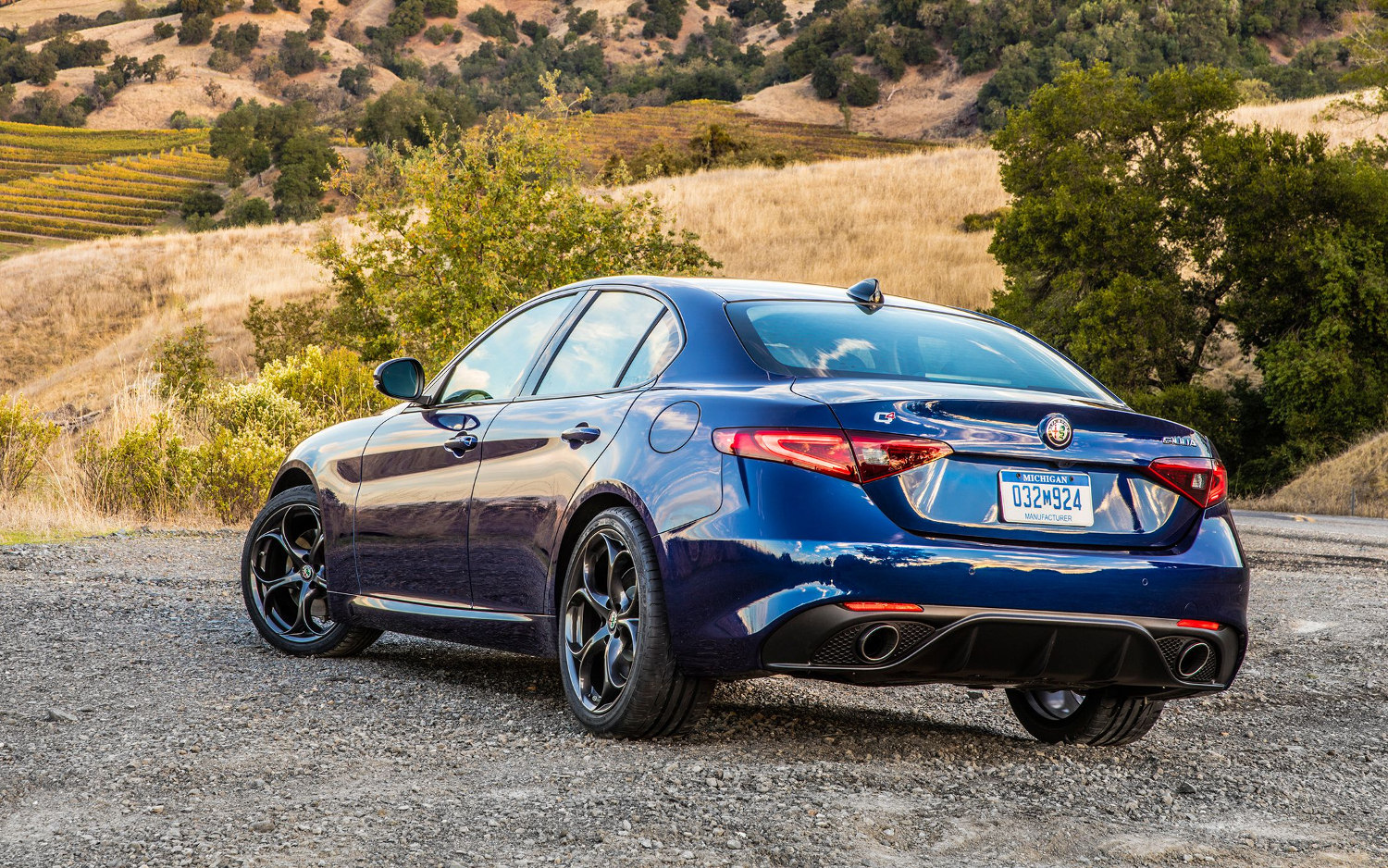 Comparison Alfa Romeo Giulia Sport 2018 Vs Infiniti